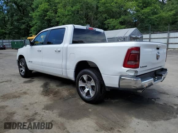 2024 Ram 1500 Laramie z VIN 1C6RREJT3RN205371, wystawiony jako Copart lot #63596605 z przebiegiem 35 830 mil mil oraz Czysty tytuł • Clean title. Historia ofert i sprzedaży dostępna na DreamBid. Obrazek 2.