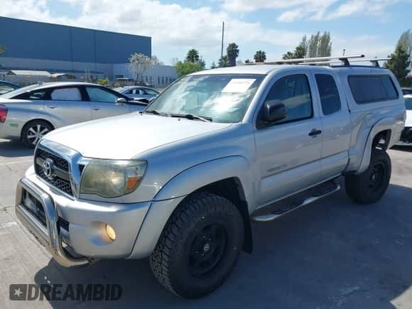 2011 Toyota Tacoma z VIN 5TFUU4EN7BX007149, wystawiony jako IAAI lot #40732059 z przebiegiem 96 347 mil mil oraz . Historia ofert i sprzedaży dostępna na DreamBid. Obrazek 2.