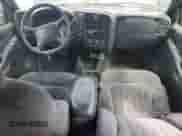 1998 Chevrolet Blazer LS z VIN 1GNDT13W6W2102082, wystawiony jako Copart lot #61773115 z przebiegiem Nie podano mil oraz Czysty tytuł • Clean title. Historia ofert i sprzedaży dostępna na DreamBid. Obrazek 8.