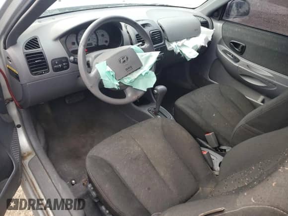 2004 Hyundai Accent GL z VIN KMHCG35C64U279929, wystawiony jako Copart lot #81661824 z przebiegiem 99 222 mil mil oraz Szkoda całkowita • Salvage title. Historia ofert i sprzedaży dostępna na DreamBid. Obrazek 8.