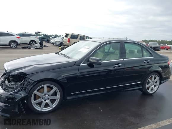 2014 Mercedes-Benz C 300 Sport с VIN WDDGF8AB4EA961056, выставлен на аукционе IAAI как лот 43383880 с пробегом 139 411 миль миль и . История ставок и продаж доступна на DreamBid. Изображение 14.