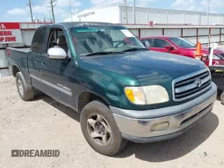 2002 Toyota Tundra SR5 z VIN 5TBBT44112S236837, wystawiony jako IAAI lot #42789768 z przebiegiem 245 197 mil mil oraz . Historia ofert i sprzedaży dostępna na DreamBid. Obrazek 1.