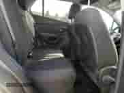 2021 Chevrolet Trax LS z VIN KL7CJNSB0MB351908, wystawiony jako Copart lot #80496125 z przebiegiem 75 349 mil mil oraz Szkoda całkowita • Salvage title. Historia ofert i sprzedaży dostępna na DreamBid. Obrazek 11.