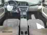 2017 Hyundai Sonata Sport z VIN 5NPE34AF3HH462283, wystawiony jako Copart lot #71800405 z przebiegiem 84 116 mil mil oraz Szkoda całkowita • Salvage title. Historia ofert i sprzedaży dostępna na DreamBid. Obrazek 8.