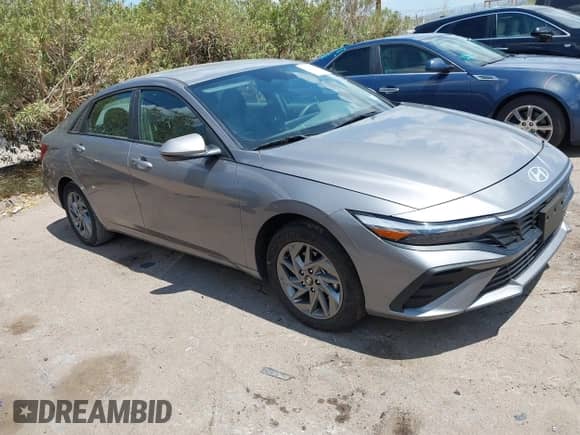 2024 Hyundai Elantra SEL z VIN KMHLM4DG2RU839715, wystawiony jako IAAI lot #43040402 z przebiegiem 22 159 mil mil oraz . Historia ofert i sprzedaży dostępna na DreamBid. Obrazek 1.