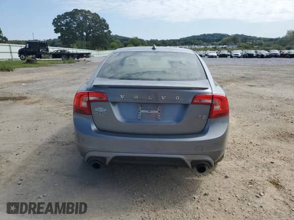2016 Volvo S60 T5 Drive-E R-Design Special Edition с VIN YV126MFP3G2397375, выставлен на аукционе Copart как лот 81225405 с пробегом 141 569 миль миль и На запчасти • Non repairable. История ставок и продаж доступна на DreamBid. Изображение 6.