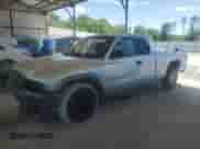 2002 Dodge Dakota с VIN 1B7GL12X32S566683, выставлен на аукционе Copart как лот 56896145 с пробегом 229 321 миль миль и Списание • Salvage title. История ставок и продаж доступна на DreamBid. Изображение 1.