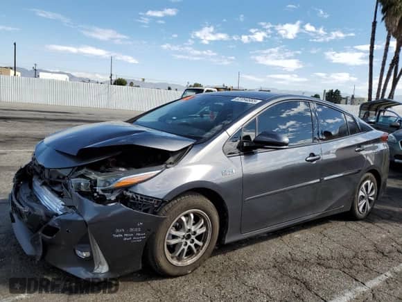 2018 Toyota Prius Plus z VIN JTDKARFP7J3086633, wystawiony jako Copart lot #82094685 z przebiegiem 275 692 mil mil oraz Szkoda całkowita • Salvage title. Historia ofert i sprzedaży dostępna na DreamBid. Obrazek 1.