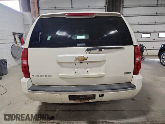 2010 Chevrolet Suburban LTZ with VIN 1GNUKKE34AR146562, listed as a Copart auction lot 84705435 with 233,739 mi miles and Clean title. Bid and sale history available at DreamBid. Image 6.