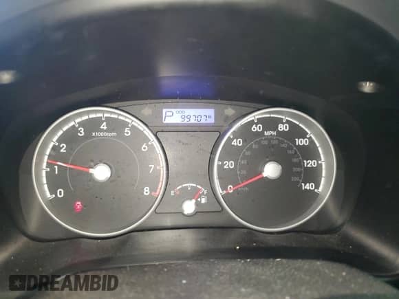 2010 Hyundai Accent GS z VIN KMHCM3AC3AU162528, wystawiony jako Copart lot #90434495 z przebiegiem 99 707 mil mil oraz Czysty tytuł • Clean title. Historia ofert i sprzedaży dostępna na DreamBid. Obrazek 9.