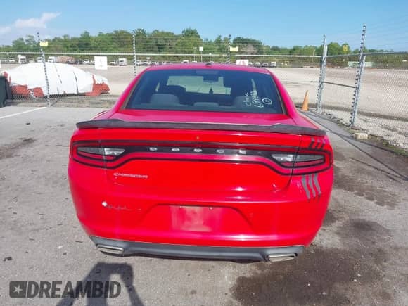 2019 Dodge Charger SXT z VIN 2C3CDXBG8KH699370, wystawiony jako IAAI lot #43361261 z przebiegiem 125 470 mil mil oraz . Historia ofert i sprzedaży dostępna na DreamBid. Obrazek 17.