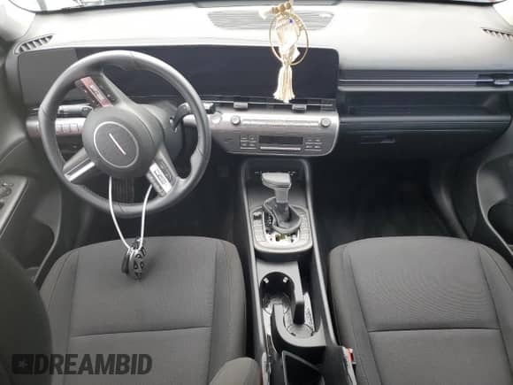 2024 Hyundai Kona SEL с VIN KM8HB3AB9RU087297, выставлен на аукционе Copart как лот 75121004 с пробегом 5 824 миль миль и На запчасти • Non repairable. История ставок и продаж доступна на DreamBid. Изображение 8.