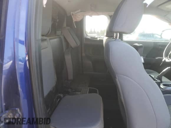 2022 Toyota Tacoma SR z VIN 3TYSZ5AN0NT091172, wystawiony jako Copart lot #56365785 z przebiegiem Nie podano mil oraz Szkoda całkowita • Salvage title. Historia ofert i sprzedaży dostępna na DreamBid. Obrazek 10.