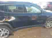 2024 Jeep Compass Latitude Lux z VIN 3C4NJDFN0RT155497, wystawiony jako IAAI lot #43220334 z przebiegiem 16 779 mil mil oraz . Historia ofert i sprzedaży dostępna na DreamBid. Obrazek 14.