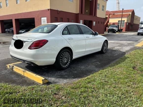 2015 Mercedes-Benz C 300 Luxury с VIN 55SWF4KB4FU027077, выставлен на аукционе Copart как лот 80309135 с пробегом 107 644 миль миль и Чистый • Clean title. История ставок и продаж доступна на DreamBid. Изображение 4.