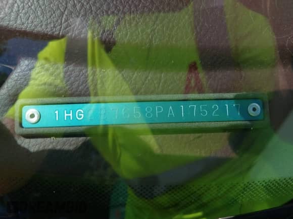 1993 Honda Accord z VIN 1HGCB7658PA175217, wystawiony jako IAAI lot #42737475 z przebiegiem 151 391 mil mil oraz . Historia ofert i sprzedaży dostępna na DreamBid. Obrazek 9.