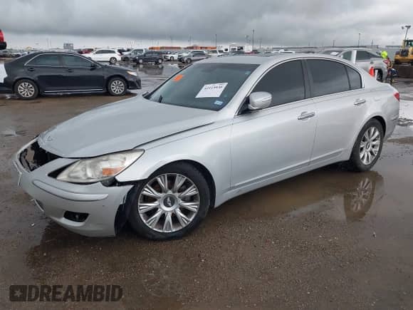 2010 Hyundai Genesis z VIN KMHGC4DE5AU089783, wystawiony jako IAAI lot #42115930 z przebiegiem 205 510 mil mil oraz . Historia ofert i sprzedaży dostępna na DreamBid. Obrazek 17.