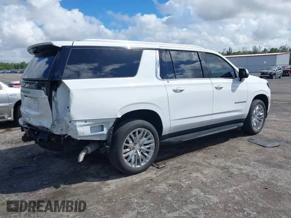 2025 Chevrolet Suburban LT with VIN 1GNS6CRD7SR160588, listed as a IAAI auction lot 43399440 with 57,689 mi miles and . Bid and sale history available at DreamBid. Image 4.