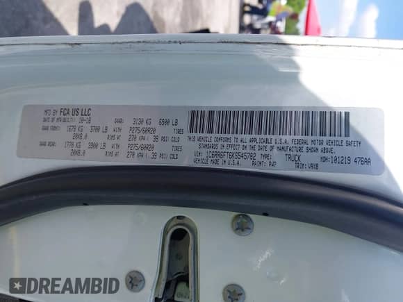 2019 Ram 1500 Tradesman z VIN 1C6RR6FT6KS545782, wystawiony jako IAAI lot #42551738 z przebiegiem 117 381 mil mil oraz . Historia ofert i sprzedaży dostępna na DreamBid. Obrazek 9.