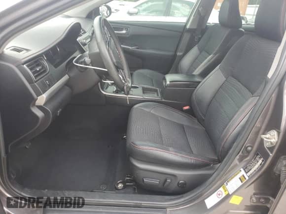 2015 Toyota Camry SE z VIN 4T1BF1FK3FU473992, wystawiony jako Copart lot #81214235 z przebiegiem 161 099 mil mil oraz Szkoda całkowita • Salvage title. Historia ofert i sprzedaży dostępna na DreamBid. Obrazek 7.