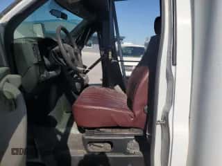 2007 Chevrolet Express Commercial DRW C7L z VIN 1GBJG31U971178937, wystawiony jako Copart lot #61300724 z przebiegiem Nie podano mil oraz Szkoda całkowita • Salvage title. Historia ofert i sprzedaży dostępna na DreamBid. Obrazek 5.