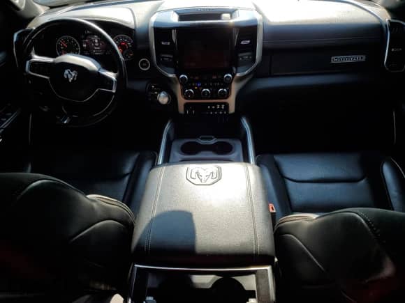 2019 Ram 1500 Laramie z VIN 1C6SRFDT3KN577222, wystawiony jako Copart lot #70502125 z przebiegiem 120 417 mil mil oraz Nie do naprawy • Non repairable. Historia ofert i sprzedaży dostępna na DreamBid. Obrazek 8.