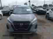 2024 Nissan Kicks SR с VIN 3N1CP5DVXRL555939, выставлен на аукционе IAAI как лот 42459926 с пробегом 11 054 миль миль и . История ставок и продаж доступна на DreamBid. Изображение 13.