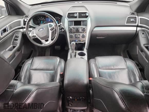 2012 Ford Explorer XLT z VIN 1FMHK7D84CGA33032, wystawiony jako Copart lot #82189625 z przebiegiem 202 760 mil mil oraz Szkoda całkowita • Salvage title. Historia ofert i sprzedaży dostępna na DreamBid. Obrazek 8.