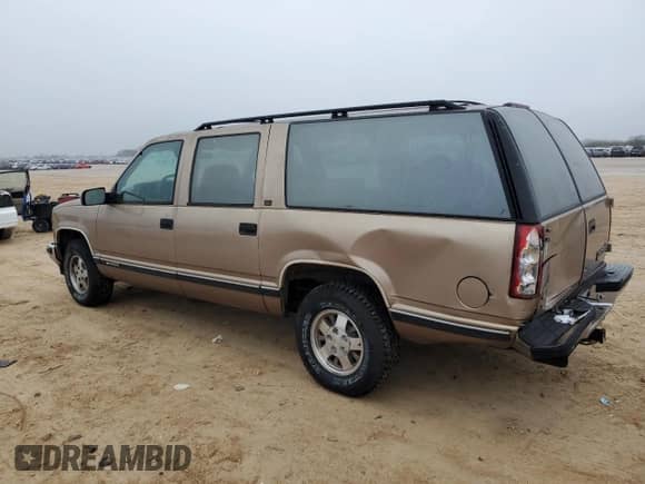 1994 Chevrolet Suburban with VIN 1GNEC16K9RJ358692, listed as a Copart auction lot 43223375 with 255,948 mi miles and Salvage title. Bid and sale history available at DreamBid. Image 2.