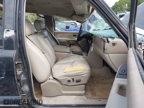 2003 Chevrolet Tahoe LS with VIN 1GNEC13Z93R226929, listed as a IAAI auction lot 43045072 with 174,462 mi miles and . Bid and sale history available at DreamBid. Image 5.