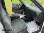 2000 Chevrolet Blazer LS z VIN 1GNCT18W9YK199205, wystawiony jako Copart lot #70046285 z przebiegiem 137 755 mil mil oraz Czysty tytuł • Clean title. Historia ofert i sprzedaży dostępna na DreamBid. Obrazek 5.