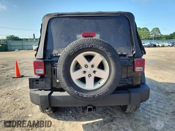 2009 Jeep Wrangler X z VIN 1J4FA241X9L750596, wystawiony jako Copart lot #61362375 z przebiegiem 318 716 mil mil oraz Szkoda całkowita • Salvage title. Historia ofert i sprzedaży dostępna na DreamBid. Obrazek 6.