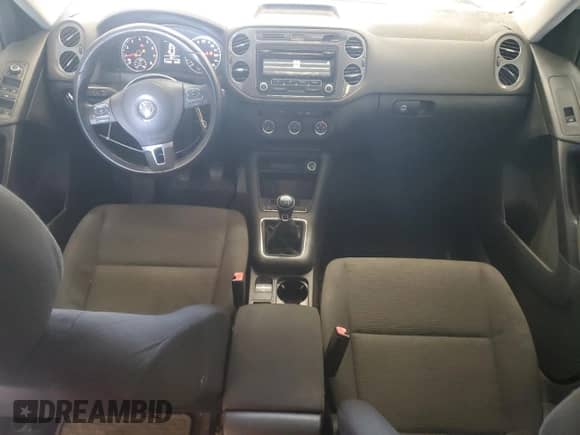 2013 Volkswagen Tiguan z VIN WVGCV3AXXDW570761, wystawiony jako Copart lot #51603655 z przebiegiem 119 932 mil mil oraz Czysty tytuł • Clean title. Historia ofert i sprzedaży dostępna na DreamBid. Obrazek 8.