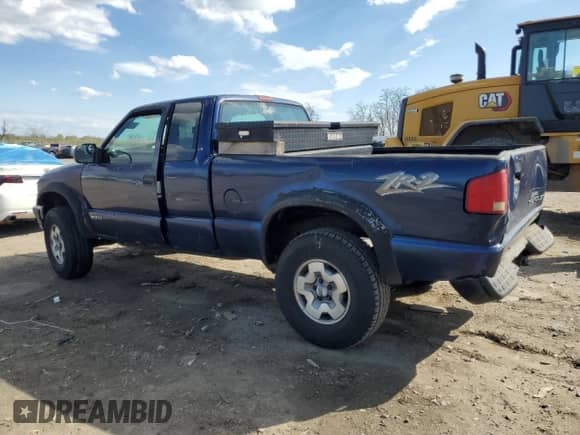 2002 Chevrolet S-10 LS with VIN 1GCCT19W728215574, listed as a Copart auction lot 53395845 with 64,580 mi miles and Salvage title. Bid and sale history available at DreamBid. Image 2.