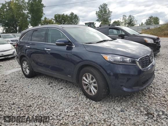2019 Kia Sorento LX z VIN 5XYPGDA38KG595963, wystawiony jako Copart lot #71042455 z przebiegiem 108 905 mil mil oraz Czysty tytuł • Clean title. Historia ofert i sprzedaży dostępna na DreamBid. Obrazek 4.