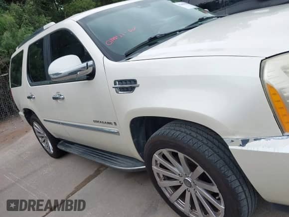 2009 Cadillac Escalade with VIN 1GYFC23299R250494, listed as a IAAI auction lot 42666988 with 266,508 mi miles and . Bid and sale history available at DreamBid. Image 13.