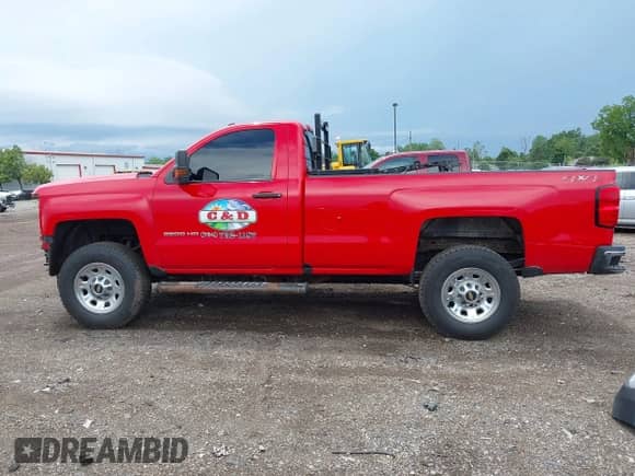 2018 Chevrolet Silverado 2500HD Work Truck z VIN 1GC0KUEG0JZ123978, wystawiony jako IAAI lot #42566894 z przebiegiem 95 533 mil mil oraz . Historia ofert i sprzedaży dostępna na DreamBid. Obrazek 18.