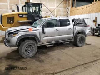 2023 Toyota Tacoma SR z VIN 3TMCZ5AN9PM649085, wystawiony jako Copart lot #72104465 z przebiegiem 52 710 mil mil oraz Szkoda całkowita • Salvage title. Historia ofert i sprzedaży dostępna na DreamBid. Obrazek 1.