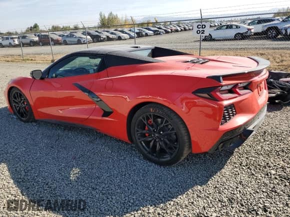 2023 Chevrolet Corvette 3LT z VIN 1G1YC3D46P5100912, wystawiony jako Copart lot #70214624 z przebiegiem 4 040 mil mil oraz Szkoda całkowita • Salvage title. Historia ofert i sprzedaży dostępna na DreamBid. Obrazek 2.