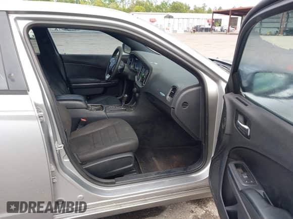 2013 Dodge Charger SE z VIN 2C3CDXBG3DH637006, wystawiony jako IAAI lot #43305924 z przebiegiem 218 578 mil mil oraz . Historia ofert i sprzedaży dostępna na DreamBid. Obrazek 5.