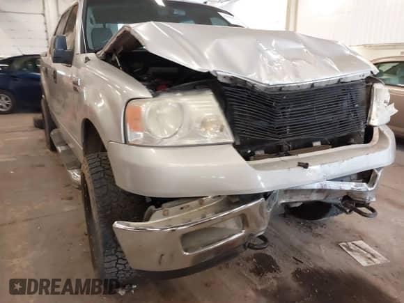 2005 Ford F-150 XLT с VIN 1FTPW14535FB22767, выставлен на аукционе IAAI как лот 41880025 с пробегом Не указан миль и . История ставок и продаж доступна на DreamBid. Изображение 14.
