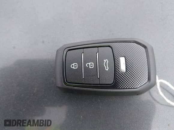 2018 Chevrolet Malibu LT z VIN 1G1ZD5ST6JF107433, wystawiony jako IAAI lot #43281943 z przebiegiem 59 802 mil mil oraz . Historia ofert i sprzedaży dostępna na DreamBid. Obrazek 11.