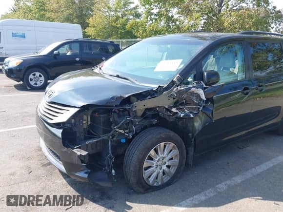 2013 Toyota Sienna XLE с VIN 5TDDK3DC2DS058664, выставлен на аукционе IAAI как лот 43281359 с пробегом 140 954 миль миль и . История ставок и продаж доступна на DreamBid. Изображение 6.