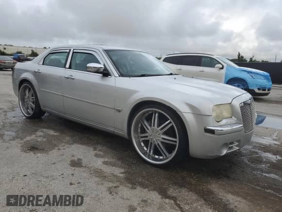 2005 Chrysler 300 C with VIN 2C3JA63H95H616602, listed as a Copart auction lot 72047815 with 105,959 mi miles and Salvage title. Bid and sale history available at DreamBid. Image 4.