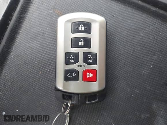 2020 Toyota Sienna XLE Auto Access Seat z VIN 5TDYZ3DC6LS041698, wystawiony jako IAAI lot #43042790 z przebiegiem 61 647 mil mil oraz . Historia ofert i sprzedaży dostępna na DreamBid. Obrazek 11.