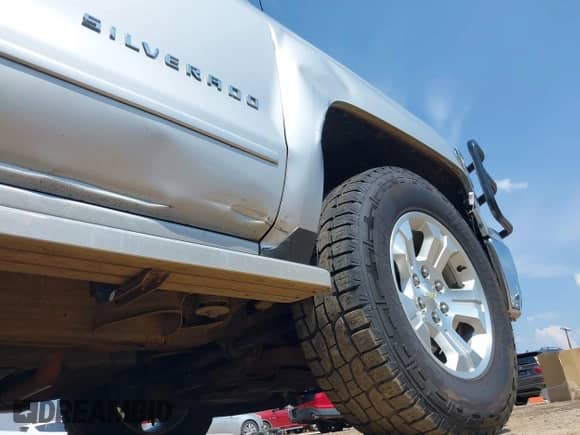 2015 Chevrolet Silverado 1500 LT с VIN 3GCUKREC3FG470949, выставлен на аукционе IAAI как лот 43226940 с пробегом 217 766 миль миль и . История ставок и продаж доступна на DreamBid. Изображение 20.