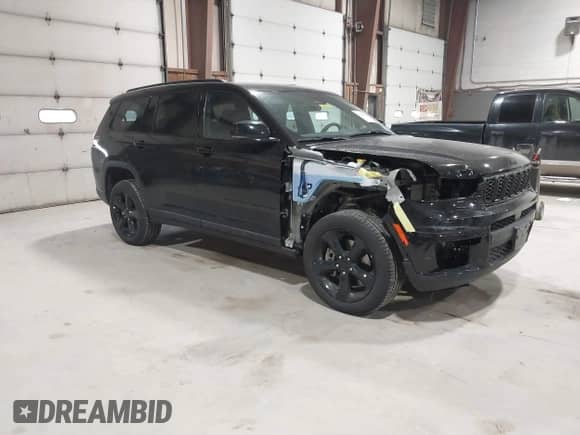 2025 Jeep Grand Cherokee Limited with VIN 1C4RJKBG2S8632657, listed as a IAAI auction lot 41669674 with 1,582 mi miles and . Bid and sale history available at DreamBid. Image 1.