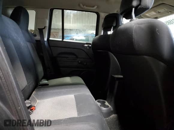 2010 Jeep Compass Sport z VIN 1J4NT1FB3AD647153, wystawiony jako Copart lot #61261595 z przebiegiem Nie podano mil oraz Nie do naprawy • Non repairable. Historia ofert i sprzedaży dostępna na DreamBid. Obrazek 11.