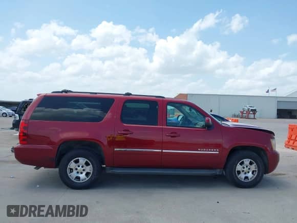 2010 Chevrolet Suburban LT z VIN 1GNUCJE03AR267838, wystawiony jako IAAI lot #42535623 z przebiegiem 265 769 mil mil oraz . Historia ofert i sprzedaży dostępna na DreamBid. Obrazek 13.