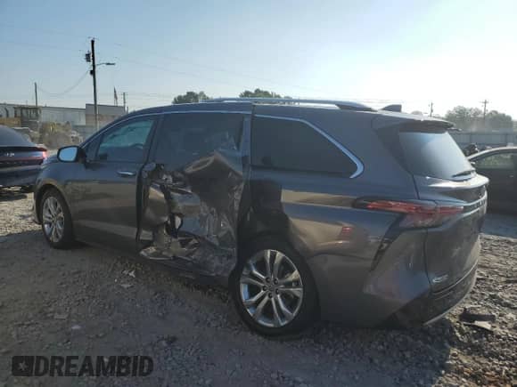 2022 Toyota Sienna Platinum с VIN 5TDERKEC9NS135749, выставлен на аукционе Copart как лот 67049785 с пробегом 51 097 миль миль и Списание • Salvage title. История ставок и продаж доступна на DreamBid. Изображение 2.